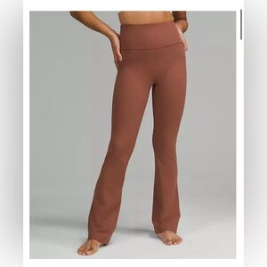 Lululemon Groove Super-High-Rise Flared Pant Nulu
Regular 8 Flate Leggings Peach